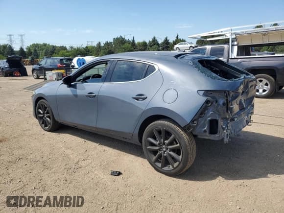 ✅ 2022 Mazda 3 Premium • VIN: JM1BPBML9N1521403 • Лот: 65076385. Опубликован ранее на Copart с пробегом 25 709 миль. Бесплатный доступ к архиву аукционных продаж из США и подробный отчёт об истории автомобиля на DreamBid. Изображение 2.