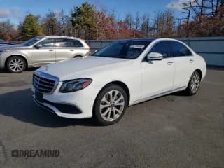 ✅ 2018 Mercedes-Benz E 300 • VIN: WDDZF4KB8JA301290 • Lot: 82764685. Wystawiony na Copart z przebiegiem 30 870 mil. Bezpłatny archiwum sprzedaży aukcyjnych z USA i szczegółowy raport historii pojazdu na DreamBid. Zdjęcie 1.