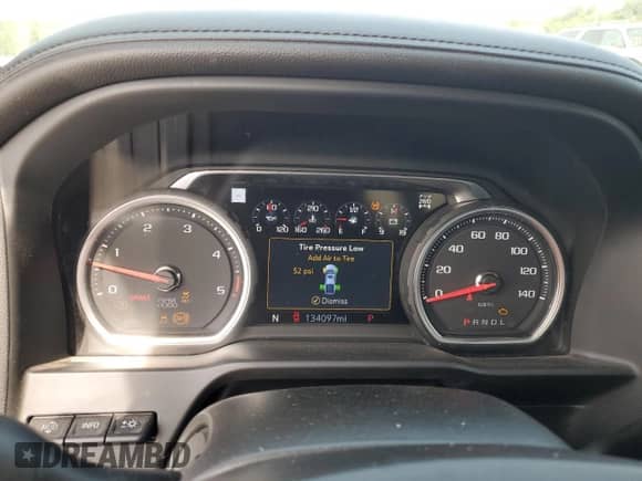 2021 Chevrolet Silverado 3500HD High Country z VIN 1GC4YVEY0MF246295, wystawiony jako Copart lot #70669874 z przebiegiem 134 097 mil mil oraz Szkoda całkowita • Salvage title. Historia ofert i sprzedaży dostępna na DreamBid. Obrazek 9.