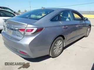 2016 Hyundai Sonata SE с VIN KMHE24L1XGA012426, выставлен на аукционе IAAI как лот 43287330 с пробегом 146 187 миль миль и . История ставок и продаж доступна на DreamBid. Изображение 4.