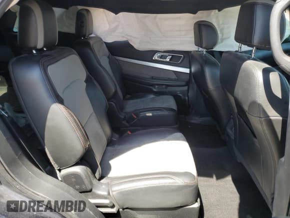 ✅ 2017 Ford Explorer XLT • VIN: 1FM5K7D82HGA70137 • Lot: 57715745. Wystawiony na Copart z przebiegiem 91 282 mil. Bezpłatny archiwum sprzedaży aukcyjnych z USA i szczegółowy raport historii pojazdu na DreamBid. Zdjęcie 11.