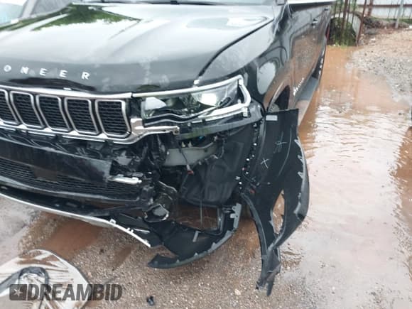 ✅ 2024 Jeep Wagoneer Series II • VIN: 1C4SJUBP9RS177512 • Lot: 42149151. Listed on IAAI with 20,592 mi. Free auction sales archive from the USA and detailed vehicle history report at DreamBid. Image 6.