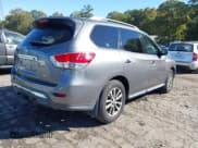 ✅ 2015 Nissan Pathfinder SV • VIN: 5N1AR2MNXFC686899 • Lot: 43516693. Wystawiony na IAAI z przebiegiem 172 363 mil. Bezpłatny archiwum sprzedaży aukcyjnych z USA i szczegółowy raport historii pojazdu na DreamBid. Zdjęcie 4.