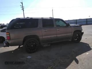 ✅ 2004 Chevrolet Suburban LT • VIN: 1GNFK16Z14J123135 • Lot: 70908164. Wystawiony na Copart z przebiegiem 253 555 mil. Bezpłatny archiwum sprzedaży aukcyjnych z USA i szczegółowy raport historii pojazdu na DreamBid. Zdjęcie 3.