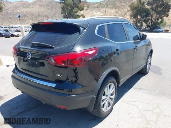 ✅ 2018 Nissan Rogue S • VIN: JN1BJ1CPXJW153913 • Lot: 42321015. Wystawiony na IAAI z przebiegiem 163 132 mil. Bezpłatny archiwum sprzedaży aukcyjnych z USA i szczegółowy raport historii pojazdu na DreamBid. Zdjęcie 4.