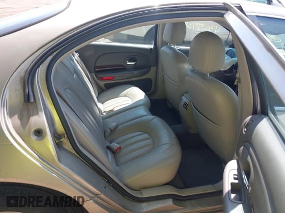 ✅ 2002 Chrysler 300M M • VIN: 2C3HE66G22H164574 • Лот: 43015738. Опубликован ранее на IAAI с пробегом 163 003 миль. Бесплатный доступ к архиву аукционных продаж из США и подробный отчёт об истории автомобиля на DreamBid. Изображение 8.