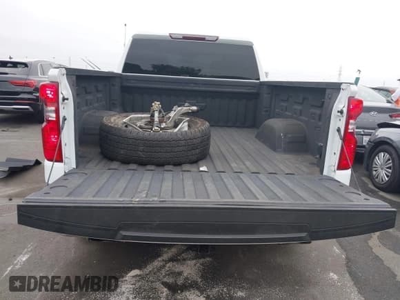 ✅ 2023 Chevrolet Silverado 1500 LT • VIN: 1GCUDDED8PZ229041 • Lot: 42510095. Listed on IAAI with 53,045 mi. Free auction sales archive from the USA and detailed vehicle history report at DreamBid. Image 18.