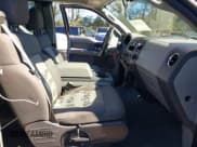 ✅ 2006 Ford F-150 XLT • VIN: 1FTPX12556NB81794 • Lot: 43562844. Wystawiony na IAAI z przebiegiem 219 035 mil. Bezpłatny archiwum sprzedaży aukcyjnych z USA i szczegółowy raport historii pojazdu na DreamBid. Zdjęcie 5.