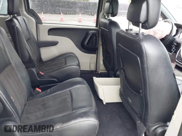 ✅ 2019 Dodge Grand Caravan SXT • VIN: 2C4RDGCG1KR516700 • Lot: 43370687. Wystawiony na IAAI z przebiegiem 75 069 mil. Bezpłatny archiwum sprzedaży aukcyjnych z USA i szczegółowy raport historii pojazdu na DreamBid. Zdjęcie 8.