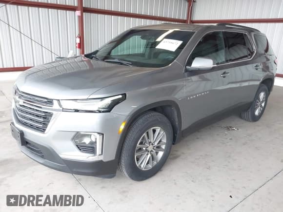 ✅ 2023 Chevrolet Traverse LT Cloth • VIN: 1GNERGKW4PJ287649 • Lot: 43735672. Wystawiony na IAAI z przebiegiem 16 372 mil. Bezpłatny archiwum sprzedaży aukcyjnych z USA i szczegółowy raport historii pojazdu na DreamBid. Zdjęcie 17.
