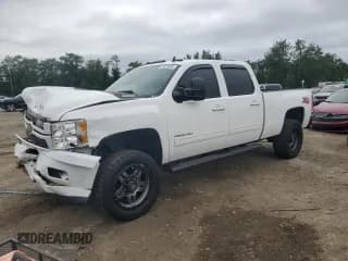✅ 2013 Chevrolet Silverado 2500HD LTZ • VIN: 1GC1KYE82DF173534 • Lot: 69829895. Wystawiony na Copart z przebiegiem 173 646 mil. Bezpłatny archiwum sprzedaży aukcyjnych z USA i szczegółowy raport historii pojazdu na DreamBid. Zdjęcie 1.