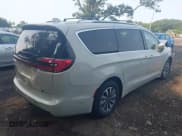 ✅ 2021 Chrysler Pacifica Hybrid Touring L • VIN: 2C4RC1L77MR590187 • Лот: 42908850. Опубликован ранее на IAAI с пробегом 82 976 миль. Бесплатный доступ к архиву аукционных продаж из США и подробный отчёт об истории автомобиля на DreamBid. Изображение 4.