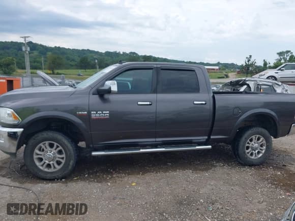 ✅ 2015 Ram 2500 Laramie • VIN: 3C6UR5FJ9FG673207 • Lot: 42862932. Wystawiony na IAAI z przebiegiem 201 271 mil. Bezpłatny archiwum sprzedaży aukcyjnych z USA i szczegółowy raport historii pojazdu na DreamBid. Zdjęcie 14.
