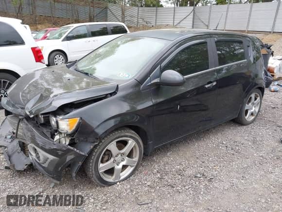 ✅ 2013 Chevrolet Sonic LTZ • VIN: 1G1JF6SBXD4141296 • Лот: 42242684. Размещён на IAAI с пробегом 234 918 миль миль. Получите бесплатный доступ к архиву аукционных продаж из США и посмотрите подробный отчёт об истории автомобиля на DreamBid. Изображение 2.