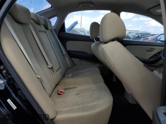 ✅ 2010 Hyundai Elantra GLS • VIN: KMHDU4AD7AU927078 • Lot: 59931104. Wystawiony na Copart z przebiegiem 175 659 mil mil. Skorzystaj z bezpłatnego archiwum sprzedaży aukcyjnych z USA i zobacz szczegółowy raport historii pojazdu na DreamBid. Zdjęcie 10.