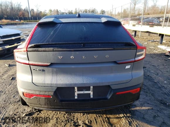 ✅ 2023 Volvo C40 Plus • VIN: YV4ED3GL7P2037232 • Лот: 37546553. Опубликован ранее на Copart с пробегом 1 872 миль. Бесплатный доступ к архиву аукционных продаж из США и подробный отчёт об истории автомобиля на DreamBid. Изображение 6.