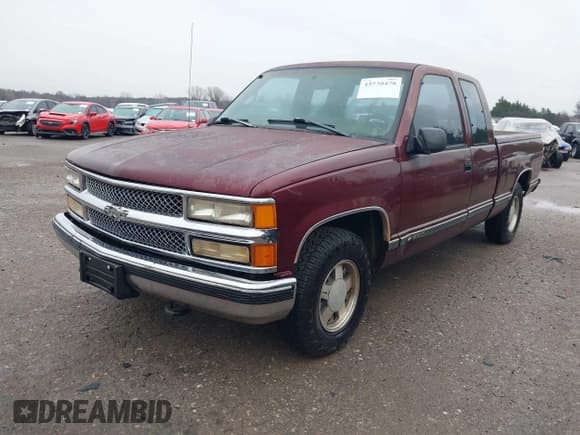 ✅ 1998 Chevrolet Silverado 1500 • VIN: 2GCEC19RXW1108997 • Лот: 43738478. Опубликован ранее на IAAI с пробегом 191 229 миль. Бесплатный доступ к архиву аукционных продаж из США и подробный отчёт об истории автомобиля на DreamBid. Изображение 2.