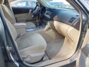 ✅ 2010 Toyota Highlander • VIN: 5TDBK3EH0AS014188 • Lot: 43537768. Listed on IAAI with 256,142 mi. Free auction sales archive from the USA and detailed vehicle history report at DreamBid. Image 5.