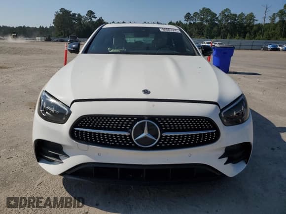 ✅ 2022 Mercedes-Benz E 350 • VIN: W1KZF8DB4NB091226 • Lot: 80803955. Wystawiony na Copart z przebiegiem Nie podano. Bezpłatny archiwum sprzedaży aukcyjnych z USA i szczegółowy raport historii pojazdu na DreamBid. Zdjęcie 5.