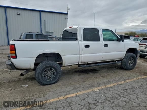 ✅ 2001 Chevrolet Silverado 2500HD LS • VIN: 1GCHK23U61F136848 • Lot: 92687445. Wystawiony na Copart z przebiegiem 252 847 mil. Bezpłatny archiwum sprzedaży aukcyjnych z USA i szczegółowy raport historii pojazdu na DreamBid. Zdjęcie 3.