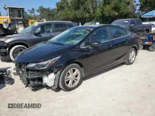 2017 Chevrolet Cruze LT z VIN 1G1BE5SM1H7226194, wystawiony jako Copart lot #81656955 z przebiegiem 126 662 mil mil oraz Szkoda całkowita • Salvage title. Historia ofert i sprzedaży dostępna na DreamBid. Obrazek 1.