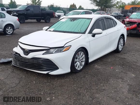 ✅ 2019 Toyota Camry LE • VIN: 4T1B11HK7KU781432 • Lot: 43292415. Wystawiony na IAAI z przebiegiem Nie podano. Bezpłatny archiwum sprzedaży aukcyjnych z USA i szczegółowy raport historii pojazdu na DreamBid. Zdjęcie 2.