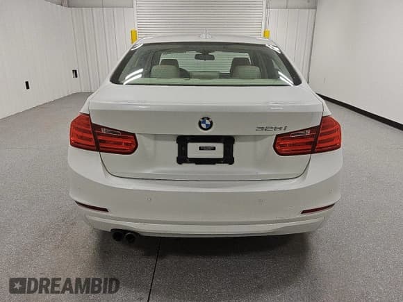 ✅ 2014 BMW 3 Series 328i • VIN: WBA3C1C50EK117555 • Lot: 83964545. Listed on Copart with 88,578 mi. Free auction sales archive from the USA and detailed vehicle history report at DreamBid. Image 6.