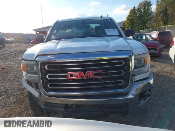 ✅ 2015 GMC Sierra 2500HD • VIN: 1GT11XEG8FF573573 • Lot: 43579173. Listed on IAAI with 213,653 mi. Free auction sales archive from the USA and detailed vehicle history report at DreamBid. Image 13.