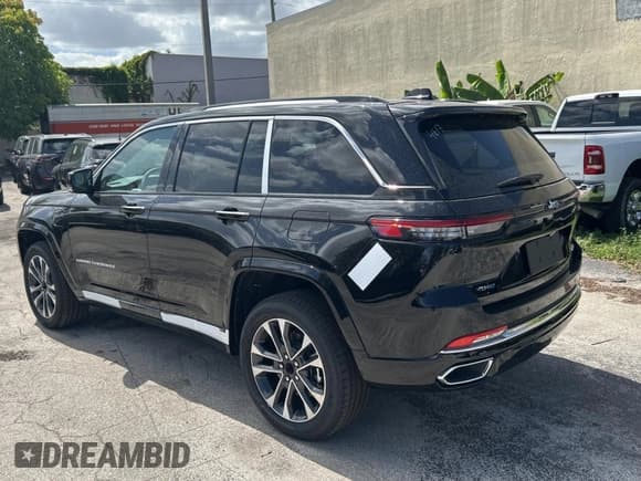 ✅ 2023 Jeep Grand Cherokee Overland • VIN: 1C4RJYD60P8914617 • Lot: 67291685. Wystawiony na Copart z przebiegiem 42 mil. Bezpłatny archiwum sprzedaży aukcyjnych z USA i szczegółowy raport historii pojazdu na DreamBid. Zdjęcie 3.