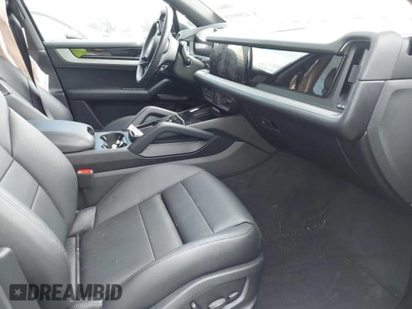 ✅ 2024 Porsche Cayenne • VIN: WP1AA2AY2RDA10437 • Lot: 42595520. Wystawiony na IAAI z przebiegiem 13 118 mil. Bezpłatny archiwum sprzedaży aukcyjnych z USA i szczegółowy raport historii pojazdu na DreamBid. Zdjęcie 5.