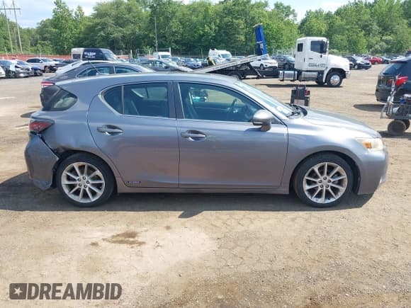 ✅ 2012 Lexus CT 200h Premium • VIN: JTHKD5BH4C2113552 • Lot: 42778978. Wystawiony na IAAI z przebiegiem 104 931 mil. Bezpłatny archiwum sprzedaży aukcyjnych z USA i szczegółowy raport historii pojazdu na DreamBid. Zdjęcie 13.