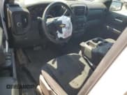 ✅ 2020 Chevrolet Silverado 1500 Custom • VIN: 3GCPWBEF5LG118583 • Lot: 68292674. Wystawiony na Copart z przebiegiem 55 987 mil. Bezpłatny archiwum sprzedaży aukcyjnych z USA i szczegółowy raport historii pojazdu na DreamBid. Zdjęcie 8.