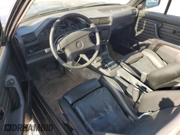 1991 BMW 3 Series z VIN WBABB2314MEC25288, wystawiony jako Copart lot #53748225 z przebiegiem 146 500 mil mil oraz Czysty tytuł • Clean title. Historia ofert i sprzedaży dostępna na DreamBid. Obrazek 8.