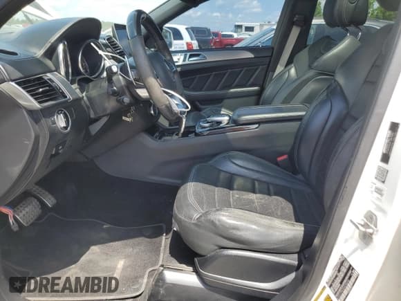 ✅ 2016 Mercedes-Benz GLE 63 S AMG • VIN: 4JGED7FB3GA038236 • Lot: 62570405. Wystawiony na Copart z przebiegiem 129 386 mil. Bezpłatny archiwum sprzedaży aukcyjnych z USA i szczegółowy raport historii pojazdu na DreamBid. Zdjęcie 7.