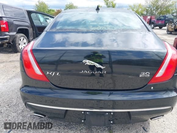 ✅ 2017 Jaguar XJ Portfolio • VIN: SAJWJ2GD4H8W04869 • Lot: 43280185. Listed on IAAI with 77,517 mi. Free auction sales archive from the USA and detailed vehicle history report at DreamBid. Image 16.