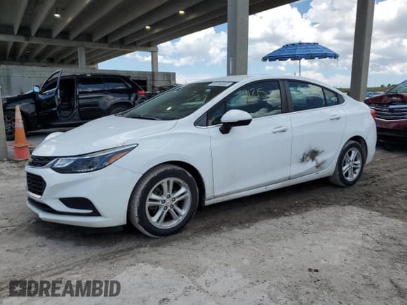 ✅ 2018 Chevrolet Cruze LT • VIN: 1G1BE5SM7J7163298 • Lot: 56740033. Listed on Copart with 91,815 mi. Free auction sales archive from the USA and detailed vehicle history report at DreamBid. Image 1.
