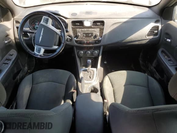 ✅ 2012 Chrysler 200 Touring • VIN: 1C3CCBBB9CN148979 • Lot: 64874595. Wystawiony na Copart z przebiegiem 112 893 mil. Bezpłatny archiwum sprzedaży aukcyjnych z USA i szczegółowy raport historii pojazdu na DreamBid. Zdjęcie 8.