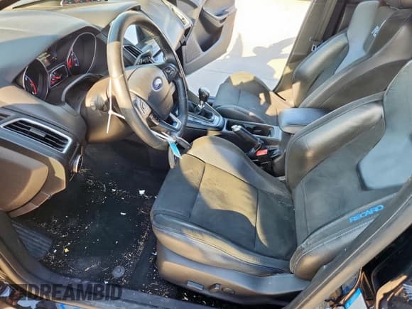 ✅ 2017 Ford Focus RS • VIN: WF0DP3TH1H4120147 • Lot: 84587585. Wystawiony na Copart z przebiegiem 81 267 mil. Bezpłatny archiwum sprzedaży aukcyjnych z USA i szczegółowy raport historii pojazdu na DreamBid. Zdjęcie 7.