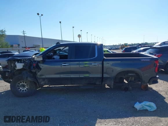 ✅ 2019 Chevrolet Silverado 1500 LT Trail Boss • VIN: 1GCPYFED2KZ152401 • Lot: 42211371. Wystawiony na IAAI z przebiegiem 106 796 mil. Bezpłatny archiwum sprzedaży aukcyjnych z USA i szczegółowy raport historii pojazdu na DreamBid. Zdjęcie 15.