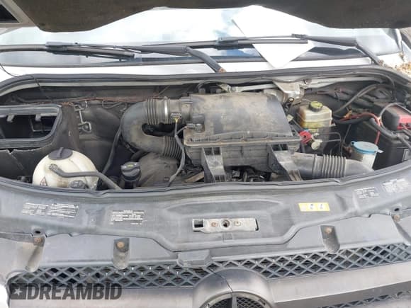 ✅ 2010 Mercedes-Benz Sprinter Passenger • VIN: WDZPE7CC9A5464133 • Lot: 41843768. Wystawiony na IAAI z przebiegiem 129 570 mil. Bezpłatny archiwum sprzedaży aukcyjnych z USA i szczegółowy raport historii pojazdu na DreamBid. Zdjęcie 10.