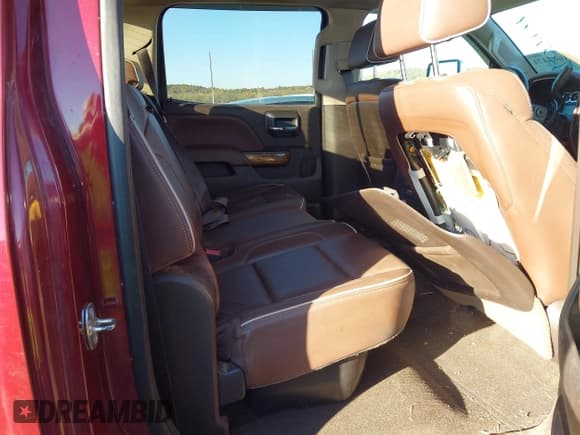 ✅ 2015 Chevrolet Silverado 2500HD High Country • VIN: 1GC1KXE85FF538303 • Lot: 43607471. Wystawiony na IAAI z przebiegiem 216 084 mil. Bezpłatny archiwum sprzedaży aukcyjnych z USA i szczegółowy raport historii pojazdu na DreamBid. Zdjęcie 8.