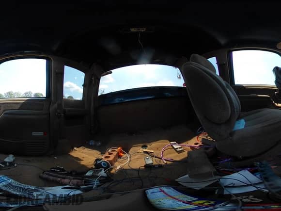 ✅ 1995 GMC Sierra 1500 • VIN: 2GTEC19K1S1534915 • Lot: 43112864. Wystawiony na IAAI z przebiegiem 205 048 mil mil. Skorzystaj z bezpłatnego archiwum sprzedaży aukcyjnych z USA i zobacz szczegółowy raport historii pojazdu na DreamBid. Zdjęcie 18.