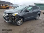 ✅ 2018 Ford Escape SE • VIN: 1FMCU9GD9JUB18987 • Lot: 40912957. Wystawiony na IAAI z przebiegiem 110 279 mil. Bezpłatny archiwum sprzedaży aukcyjnych z USA i szczegółowy raport historii pojazdu na DreamBid. Zdjęcie 2.