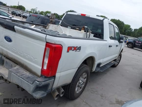 ✅ 2024 Ford F-250 XL • VIN: 1FT7W2BT5REC68882 • Lot: 42462526. Listed on IAAI with 59,686 mi. Free auction sales archive from the USA and detailed vehicle history report at DreamBid. Image 4.