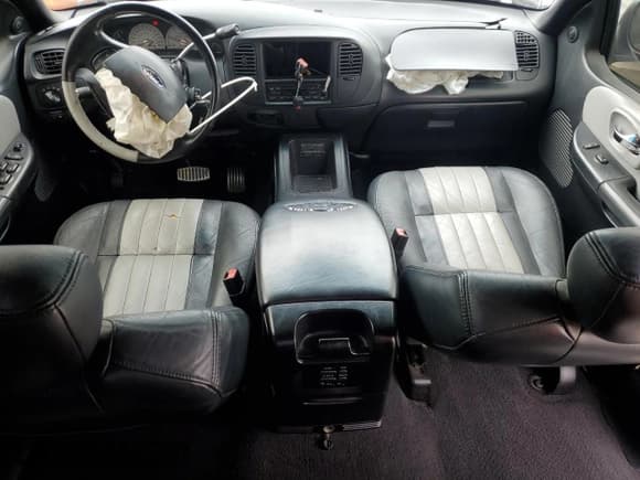 ✅ 2003 Ford F-150 Harley-Davidson • VIN: 1FTRW07333KD41438 • Lot: 54342755. Listed on Copart with 216,391 mi. Free auction sales archive from the USA and detailed vehicle history report at DreamBid. Image 8.