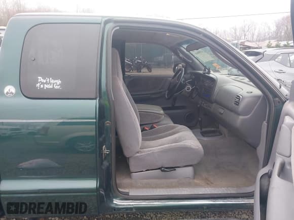 ✅ 2000 Dodge Dakota SLT • VIN: 1B7GG22X3YS508480 • Lot: 41900645. Wystawiony na IAAI z przebiegiem 105 652 mil. Bezpłatny archiwum sprzedaży aukcyjnych z USA i szczegółowy raport historii pojazdu na DreamBid. Zdjęcie 5.