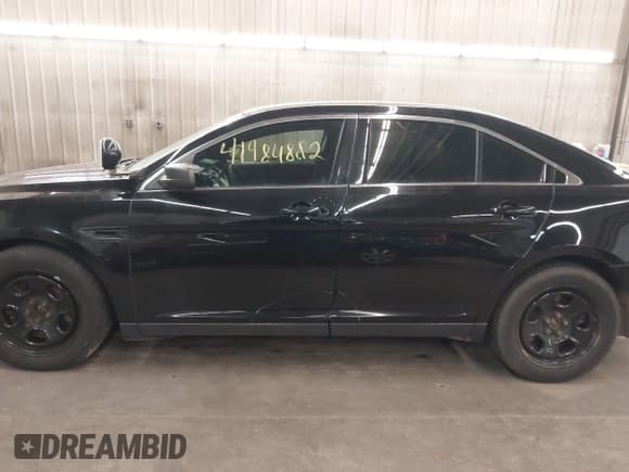 ✅ 2016 Ford Police Interceptor • VIN: 1FAHP2MT5GG132337 • Лот: 41984882. Опубликован ранее на IAAI с пробегом Не указан. Бесплатный доступ к архиву аукционных продаж из США и подробный отчёт об истории автомобиля на DreamBid. Изображение 14.