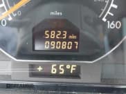 ✅ 2000 Mercedes-Benz SL 500 • VIN: WDBFA68F7YF193189 • Лот: 43392043. Опубликован ранее на IAAI с пробегом 90 807 миль. Бесплатный доступ к архиву аукционных продаж из США и подробный отчёт об истории автомобиля на DreamBid. Изображение 16.