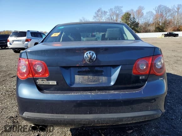 ✅ 2006 Volkswagen Jetta Value Edition • VIN: 3VWPF71KX6M622856 • Lot: 92337995. Wystawiony na Copart z przebiegiem 203 786 mil. Bezpłatny archiwum sprzedaży aukcyjnych z USA i szczegółowy raport historii pojazdu na DreamBid. Zdjęcie 6.