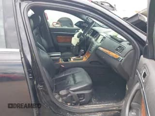 ✅ 2013 Lincoln MKS • VIN: 1LNHL9DK8DG609548 • Lot: 43303238. Wystawiony na IAAI z przebiegiem 100 265 mil. Bezpłatny archiwum sprzedaży aukcyjnych z USA i szczegółowy raport historii pojazdu na DreamBid. Zdjęcie 5.